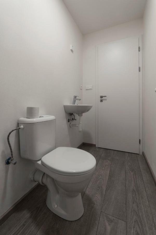 Hostel Homer Liben Прага Экстерьер фото